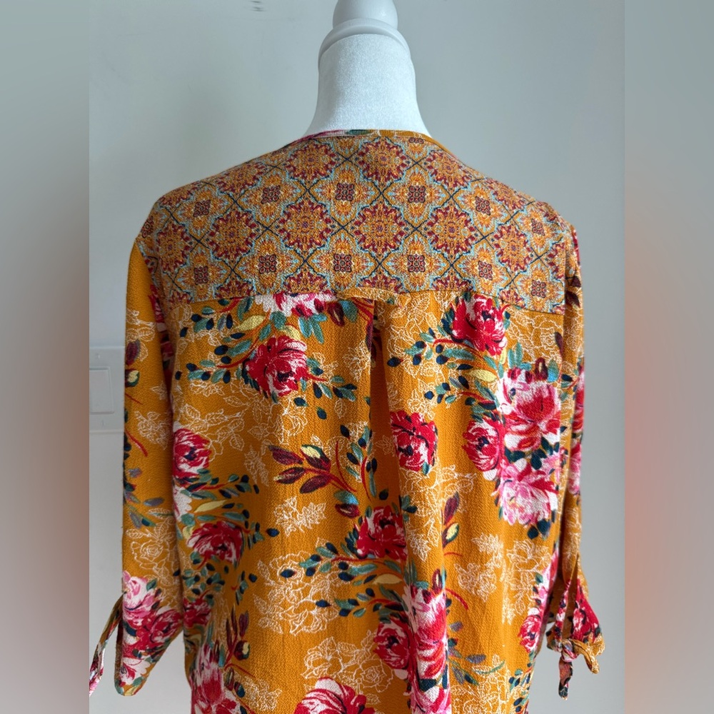 Fig & Flower Women's Gold with Red Floral Design Blouse Tunic Sz M Anthropologie - Picture 8 of 11